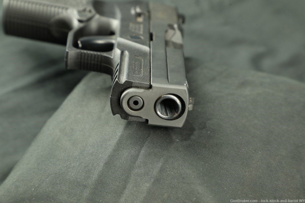 Sig Sauer P250 .40 S&W Semi-Auto Pistol w/ 9mm & .45 ACP Conversion Kits-img-13