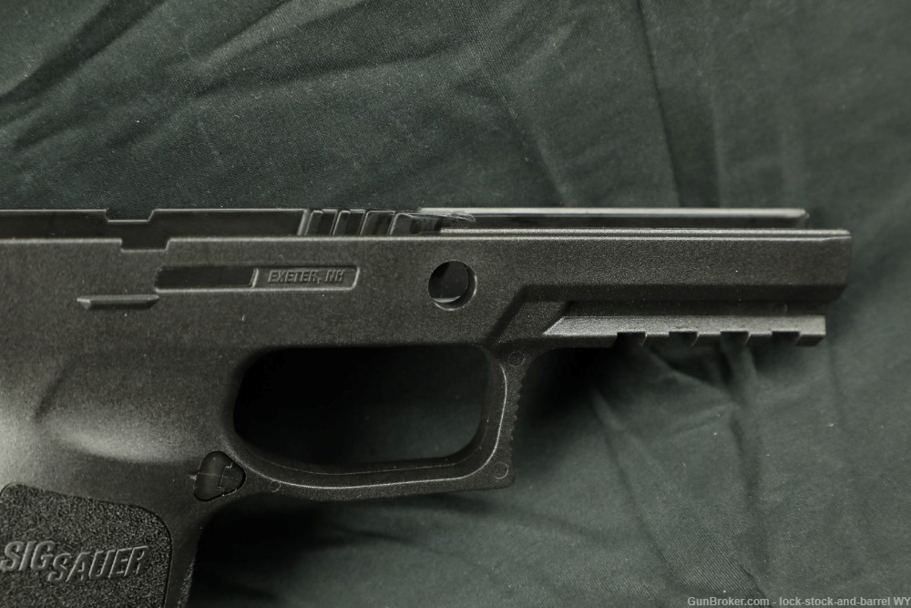 Sig Sauer P250 .40 S&W Semi-Auto Pistol w/ 9mm & .45 ACP Conversion Kits-img-32