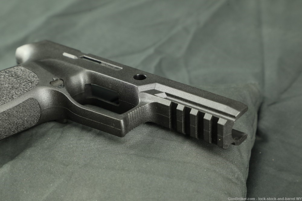Sig Sauer P250 .40 S&W Semi-Auto Pistol w/ 9mm & .45 ACP Conversion Kits-img-38