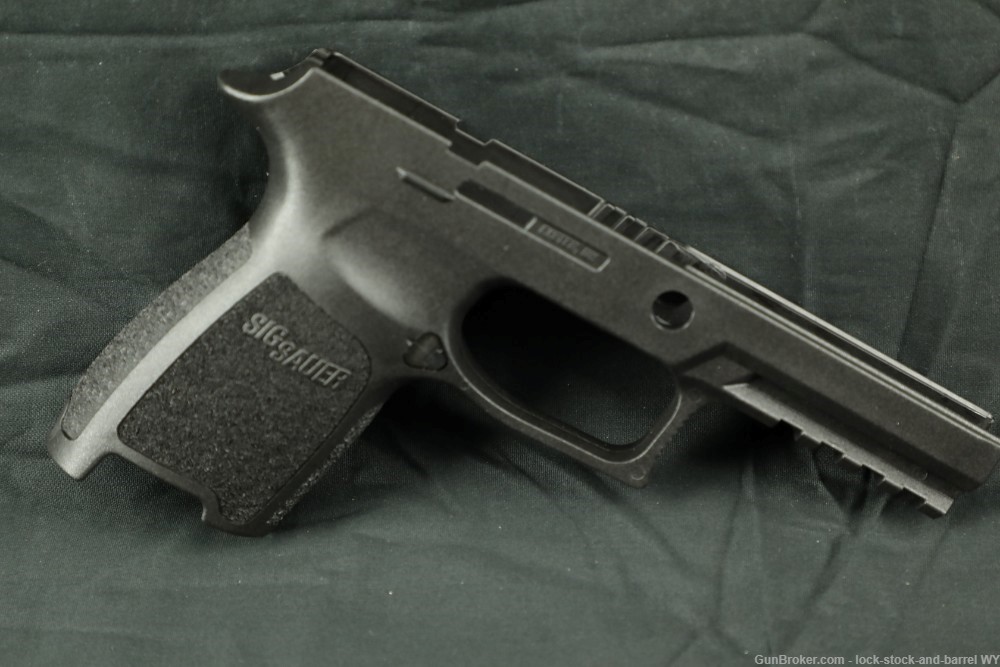 Sig Sauer P250 .40 S&W Semi-Auto Pistol w/ 9mm & .45 ACP Conversion Kits-img-30