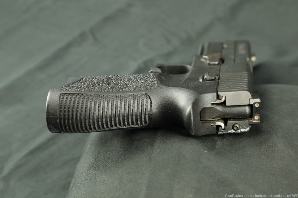 Sig Sauer P250 .40 S&W Semi-Auto Pistol w/ 9mm & .45 ACP Conversion Kits-img-12