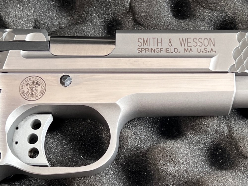 Smith & Wesson 945 Performance Center Lew Horton-img-11