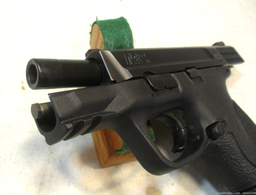 Smith & Wesson M&P9C 9mm Compact Semi-Auto Pistol 3 ½” 12Rd LNIB-img-5