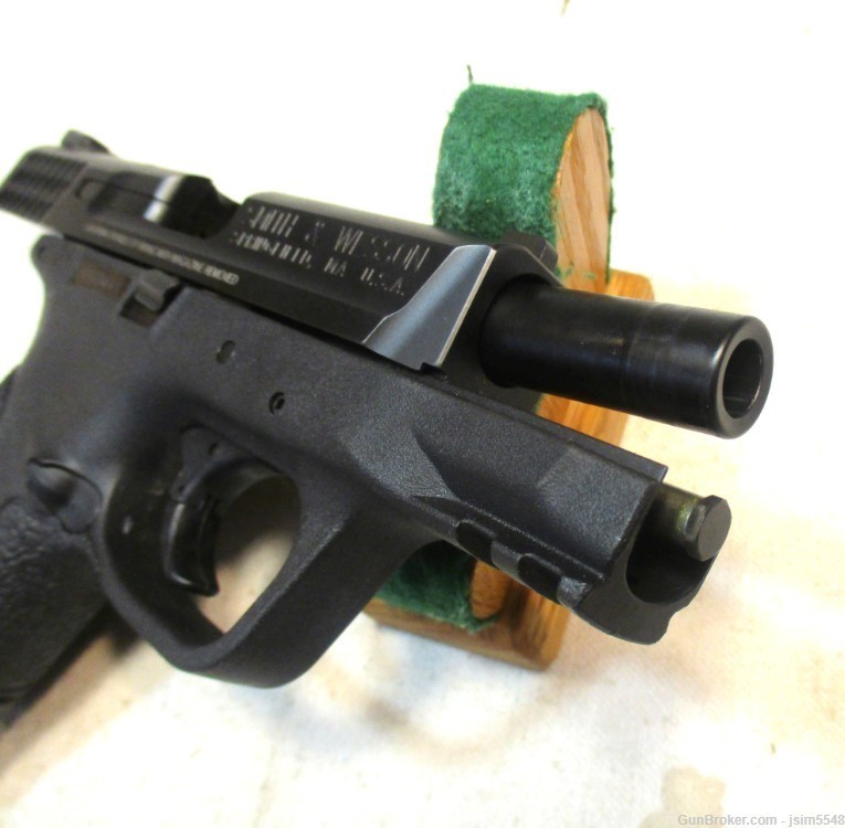 Smith & Wesson M&P9C 9mm Compact Semi-Auto Pistol 3 ½” 12Rd LNIB-img-4