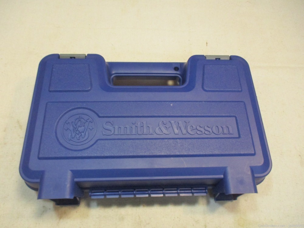 Smith & Wesson M&P9C 9mm Compact Semi-Auto Pistol 3 ½” 12Rd LNIB-img-8