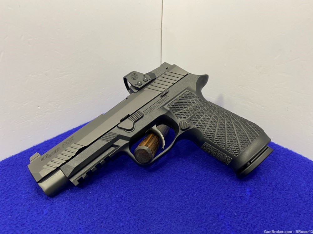 Sig Sauer P320 9mm Luger Black *AMAZING EXAMPLE WITH WILSON COMBAT GRIP*-img-4