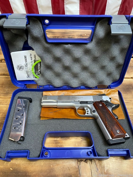 Smith & Wesson SW1911 .45 Auto E-Series *Great Condition*-img-0