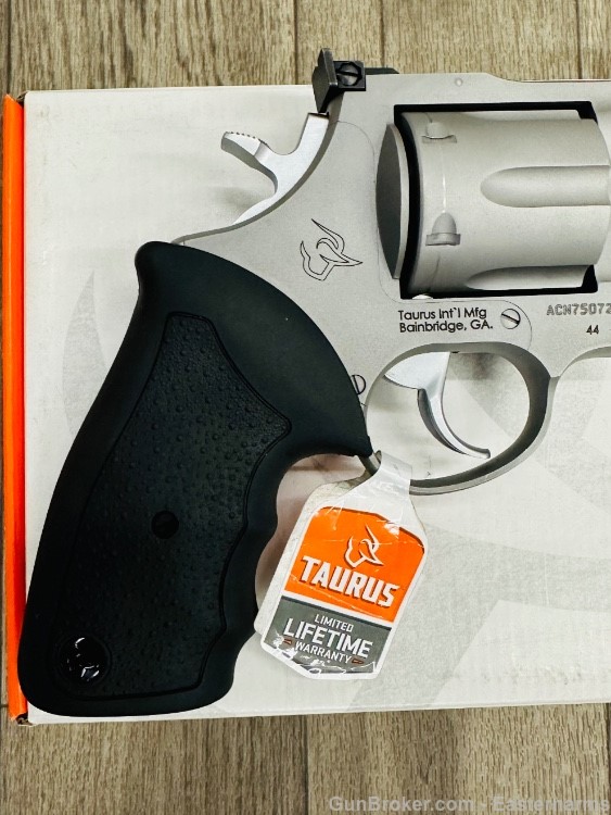 Taurus Model 44 in .44 Magnum 8 3/8" ported barrel, Stainless NEW IN BOX   -img-3