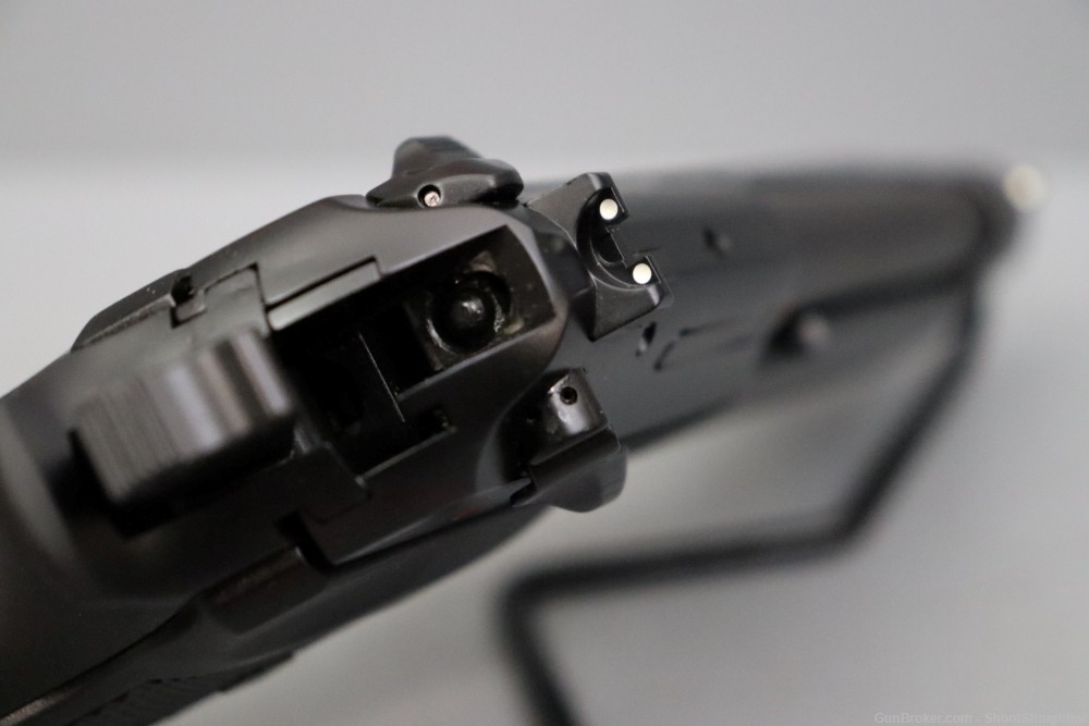 Beretta 92FS 9mm 4.9" w/case-img-10