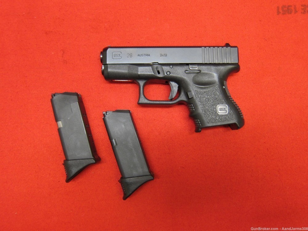 GLOCK 26 GEN 3 9MM PEARCE GRIPS 2 MAGS BOX AND PAPERS!-img-4