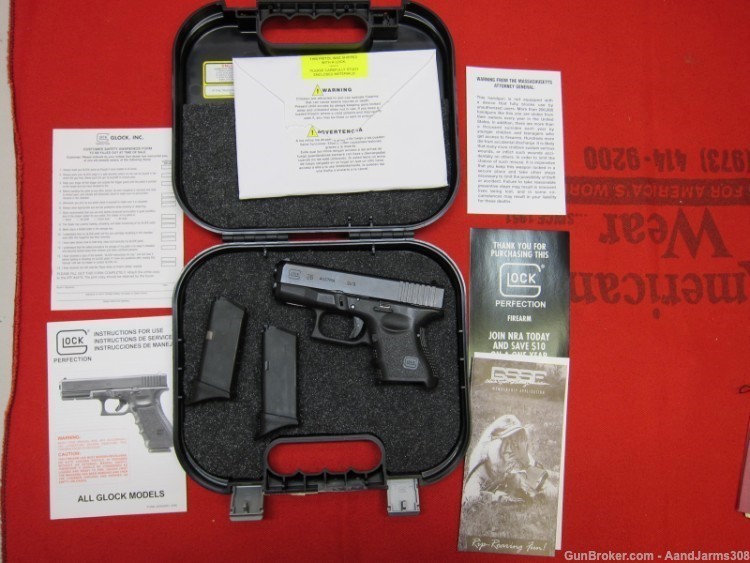 GLOCK 26 GEN 3 9MM PEARCE GRIPS 2 MAGS BOX AND PAPERS!-img-3