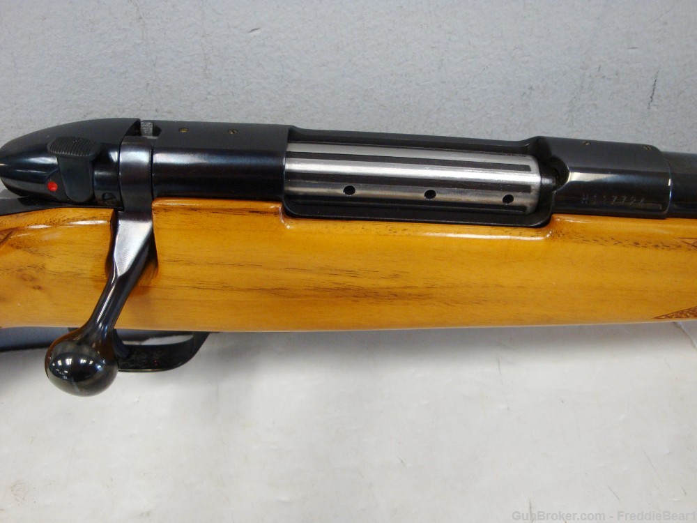 Weatherby Mark V Deluxe .300 Wby.Mag Japan NEW! Un-fired Blond Wood 1974-81-img-4