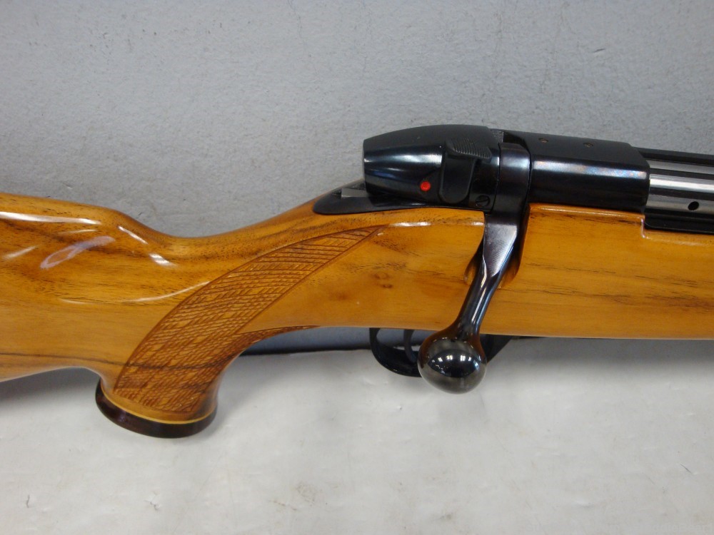Weatherby Mark V Deluxe .300 Wby.Mag Japan NEW! Un-fired Blond Wood 1974-81-img-3
