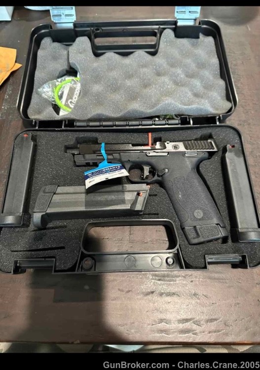 S&W M&P 22 WMR with extras-img-1