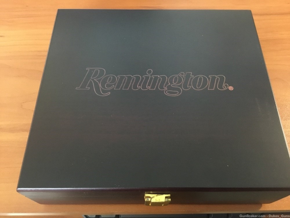 Remington 100 chip Poker set w/wood case.NEW, UNOPENED -img-1