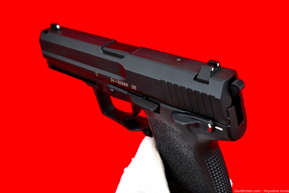 Awesome 2022 Heckler & Koch HK USP 9mm Original Case ANIB-img-13
