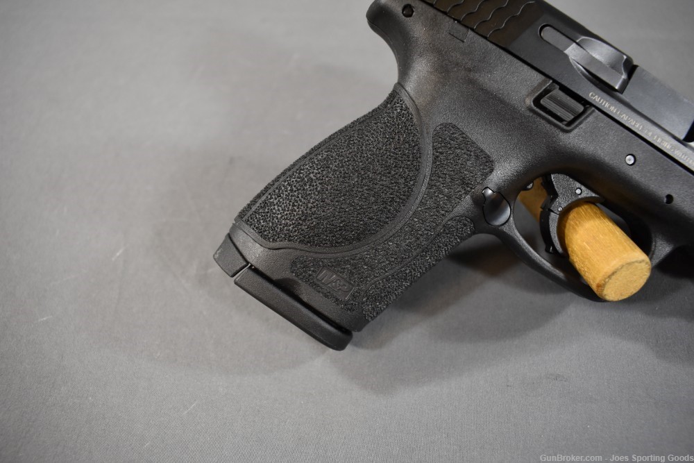 Smith & Wesson M&P9 M2.0 - 9mm Semi-Automatic Pistol w/ 15-Round Magazine-img-5