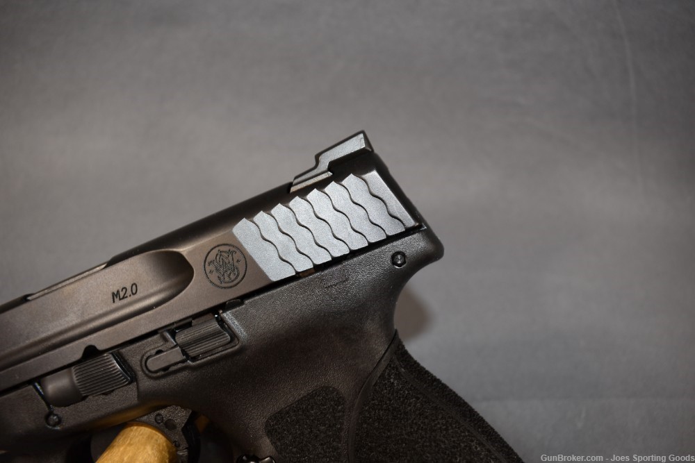 Smith & Wesson M&P9 M2.0 - 9mm Semi-Automatic Pistol w/ 15-Round Magazine-img-2