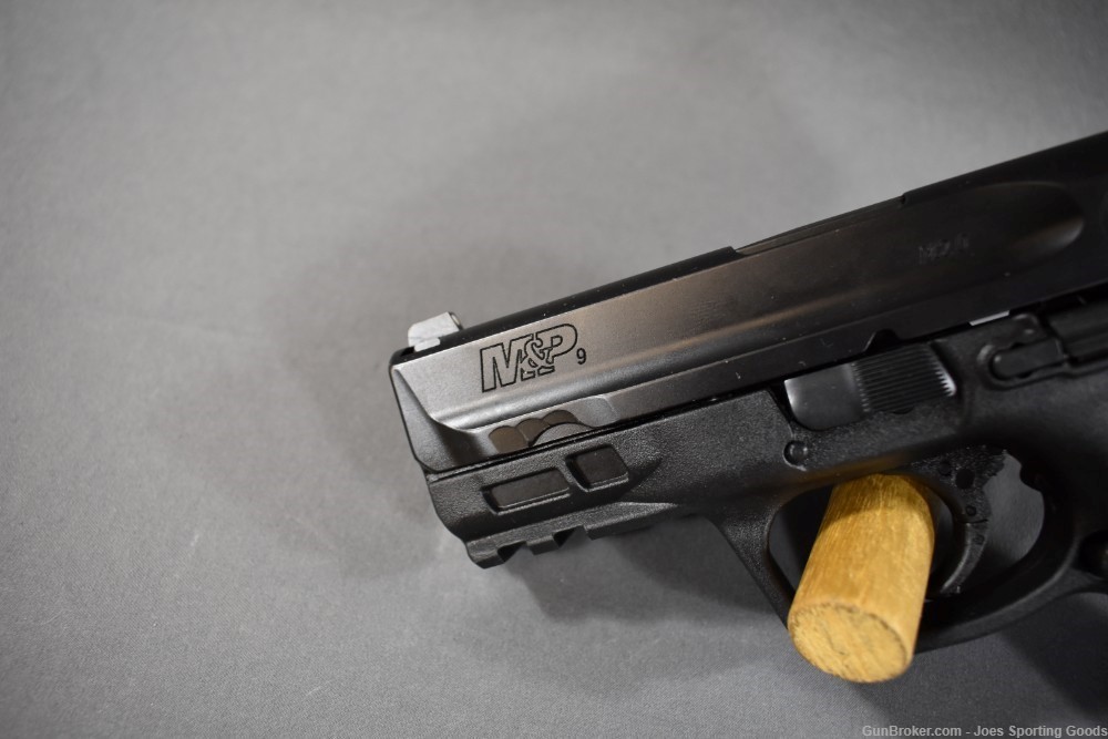 Smith & Wesson M&P9 M2.0 - 9mm Semi-Automatic Pistol w/ 15-Round Magazine-img-1