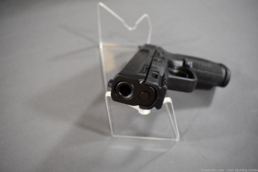 Smith & Wesson M&P9 M2.0 - 9mm Semi-Automatic Pistol w/ 15-Round Magazine-img-12