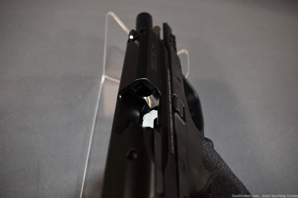 Smith & Wesson M&P9 M2.0 - 9mm Semi-Automatic Pistol w/ 15-Round Magazine-img-11