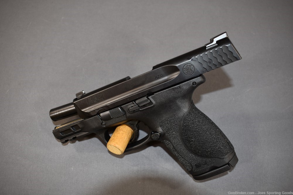 Smith & Wesson M&P9 M2.0 - 9mm Semi-Automatic Pistol w/ 15-Round Magazine-img-10