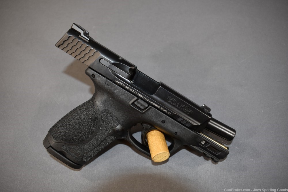 Smith & Wesson M&P9 M2.0 - 9mm Semi-Automatic Pistol w/ 15-Round Magazine-img-9