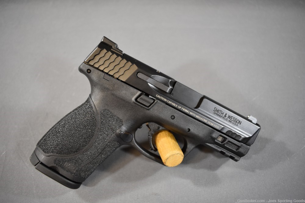 Smith & Wesson M&P9 M2.0 - 9mm Semi-Automatic Pistol w/ 15-Round Magazine-img-4