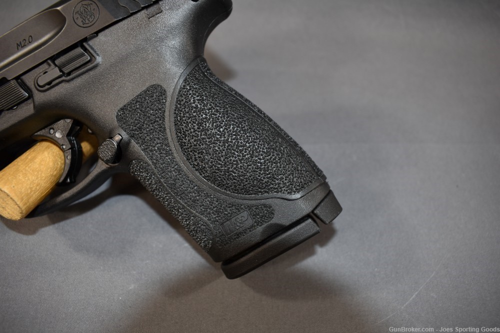 Smith & Wesson M&P9 M2.0 - 9mm Semi-Automatic Pistol w/ 15-Round Magazine-img-3