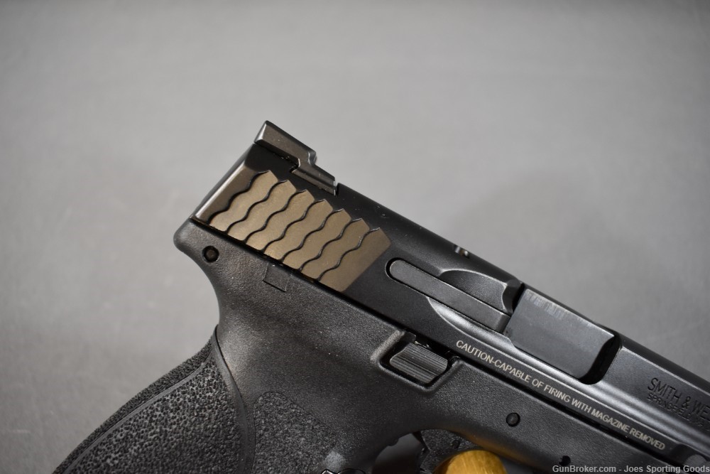 Smith & Wesson M&P9 M2.0 - 9mm Semi-Automatic Pistol w/ 15-Round Magazine-img-6