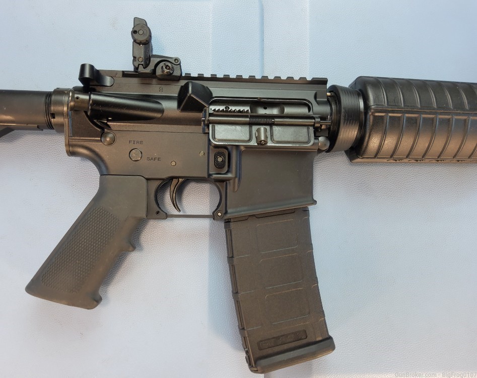 Colt M4 Carbine 5.56 NATO  Black 16.1" barrel Lightly Used NO CC FEES -img-2