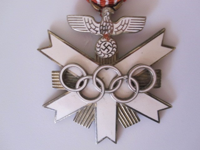 WWII GERMAN THIRD REICH OLYMPIC 1936 MEDAL 2ND CLASS W/ RIBBON -img-2