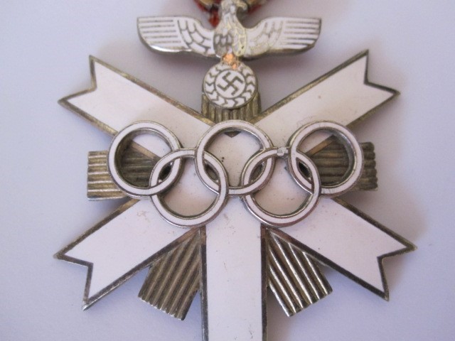 WWII GERMAN THIRD REICH OLYMPIC 1936 MEDAL 2ND CLASS W/ RIBBON -img-0