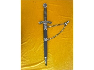 WW 2 German Luftwaffe Officers  dagger  and chain 