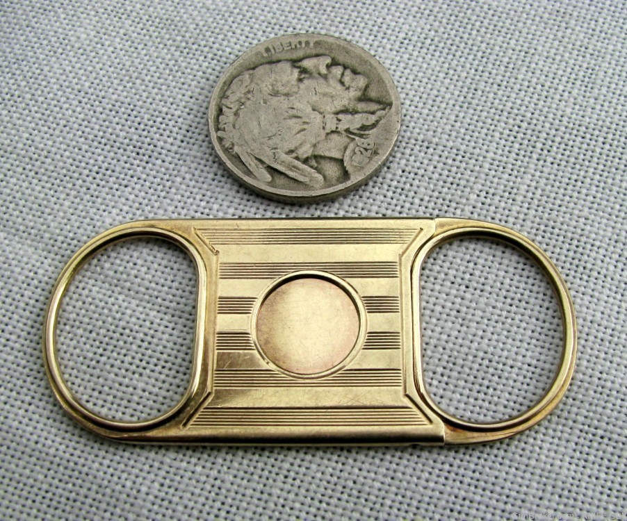 SMALL ANTIQUE 10 KT GOLD ENGRAVED CHEROOT / CIGAR CUTTER POCKET WATCH FOB-img-3