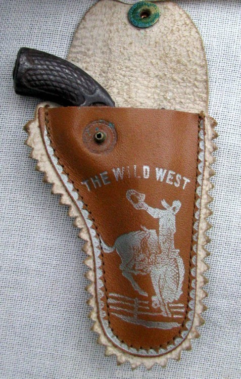 FINE OLD SINGLE SHOT COWBOY CAP PISTOL WITH SCARCE MATCHING HOLSTER-img-3