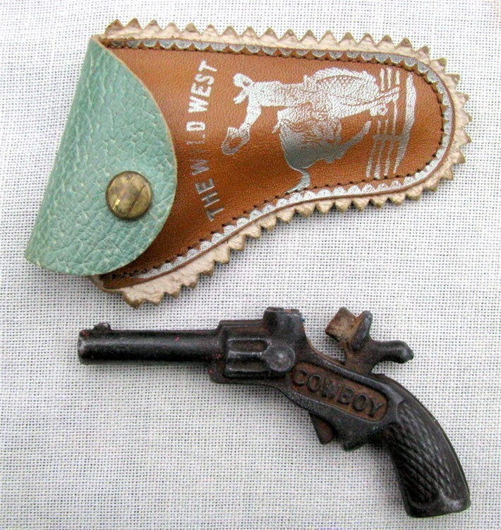 FINE OLD SINGLE SHOT COWBOY CAP PISTOL WITH SCARCE MATCHING HOLSTER-img-7