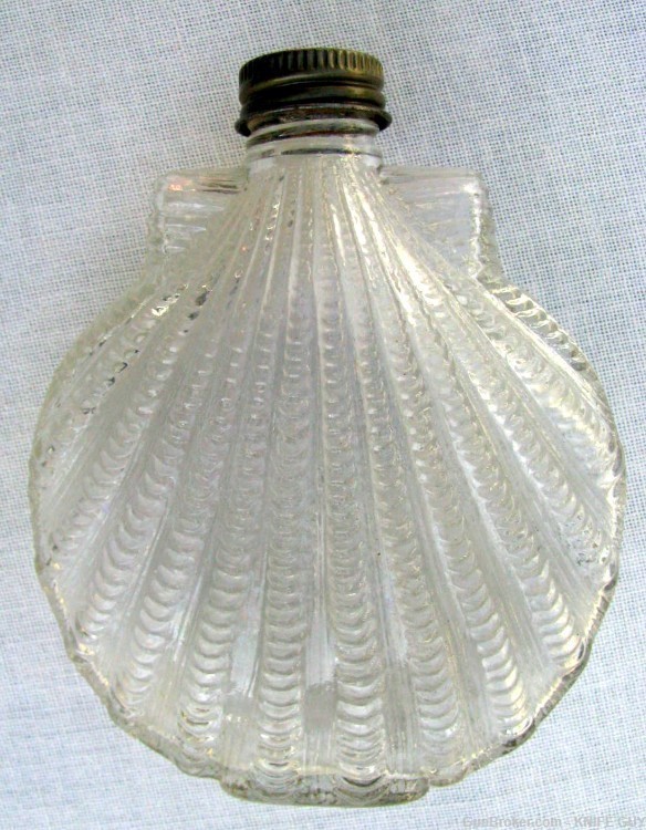 MINTY UNUSUAL ANTIQUE SHELL PATTERN VICTORIAN POCKET WHISKEY/SPIRITS FLASK-img-0