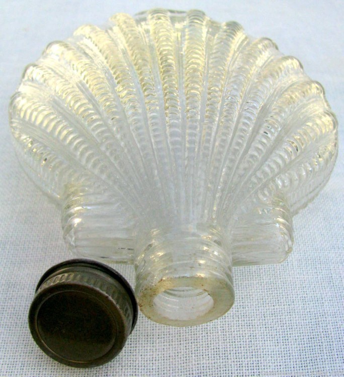 MINTY UNUSUAL ANTIQUE SHELL PATTERN VICTORIAN POCKET WHISKEY/SPIRITS FLASK-img-6