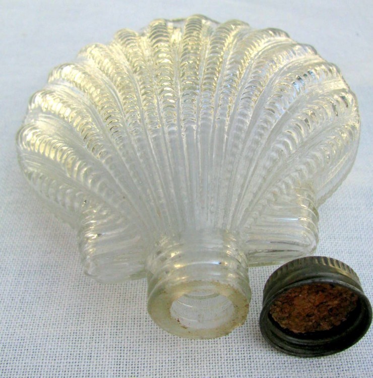 MINTY UNUSUAL ANTIQUE SHELL PATTERN VICTORIAN POCKET WHISKEY/SPIRITS FLASK-img-5