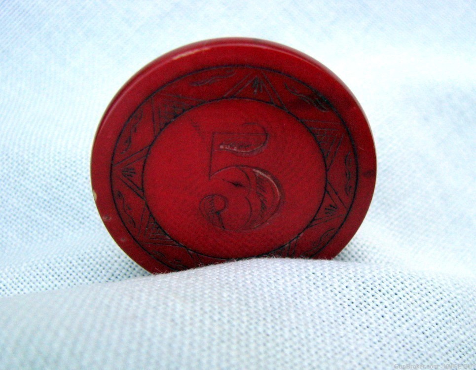 FINE ANTIQUE AMERICAN UNUSUAL $5 ALL RED COLORED POKER CHIP-img-4