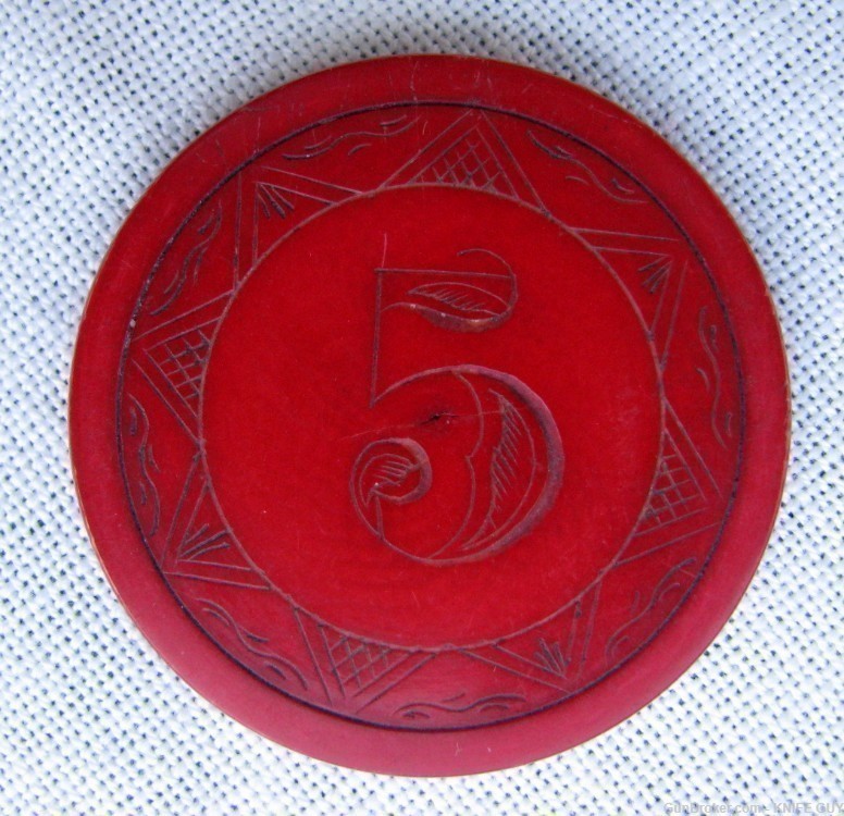 FINE ANTIQUE AMERICAN UNUSUAL $5 ALL RED COLORED POKER CHIP-img-2