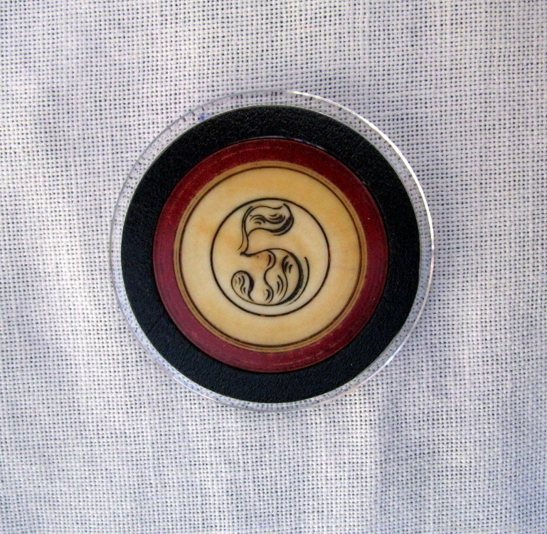 ANTIQUE MINTY FANCY $5 RED RIM ANTIQUE AMERICAN POKER CHIP-img-0