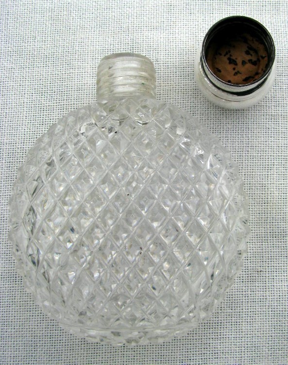 SALE! 1879 MINTY SILVER TOP HAND CUT CRYSTAL POCKET WHISKEY/SPIRITS FLASK-img-7
