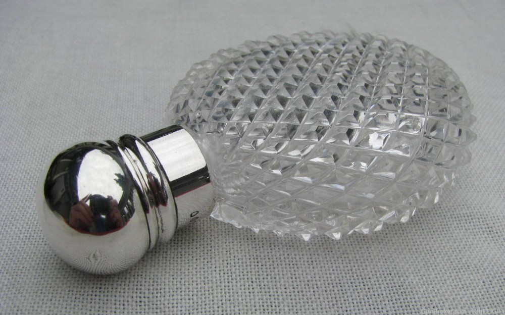 SALE! 1879 MINTY SILVER TOP HAND CUT CRYSTAL POCKET WHISKEY/SPIRITS FLASK-img-1