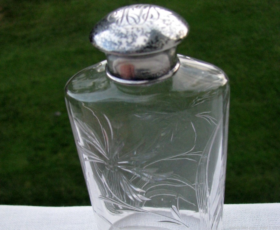 MINTY ANTIQUE AMERICAN HAND CUT CRYSTAL SILVER SMALL BOTTLE FLASK DECANTER-img-5
