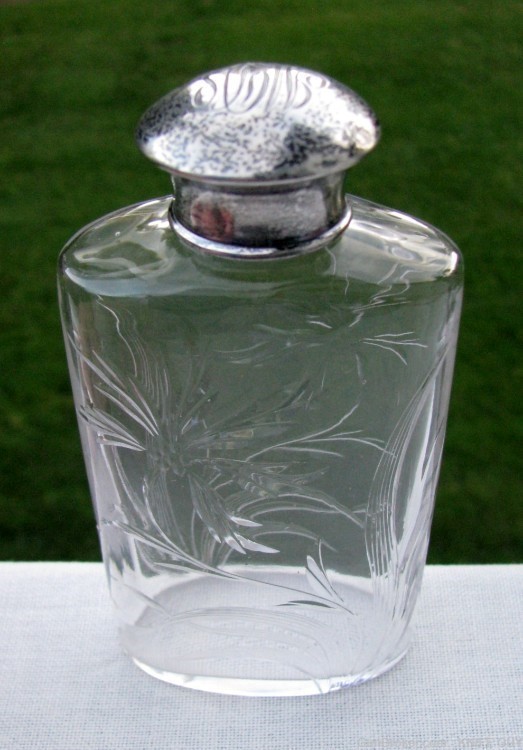 MINTY ANTIQUE AMERICAN HAND CUT CRYSTAL SILVER SMALL BOTTLE FLASK DECANTER-img-0
