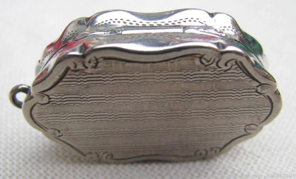 FINE STERLING GOLD GILDED ENGRAVED FANCY SMALL SCENT BOX DATED 1871-img-2