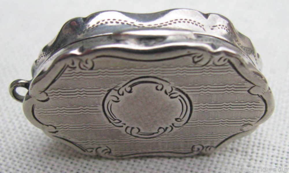 FINE STERLING GOLD GILDED ENGRAVED FANCY SMALL SCENT BOX DATED 1871-img-13