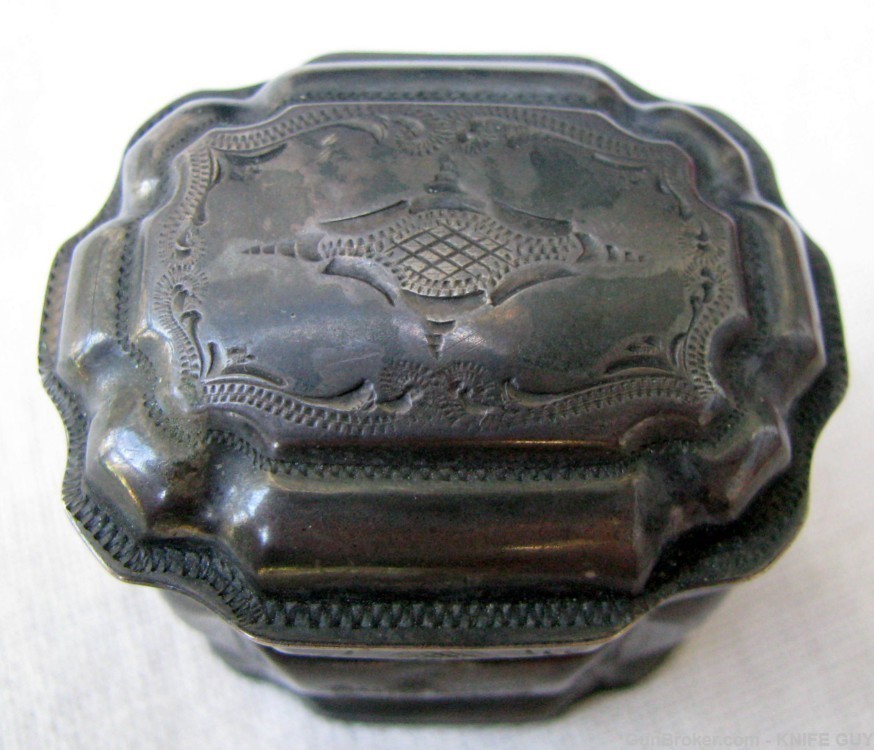 MINTY ANTIQUE SMALL SILVER ENGRAVED SNUFF BOX DATED 1876-img-0